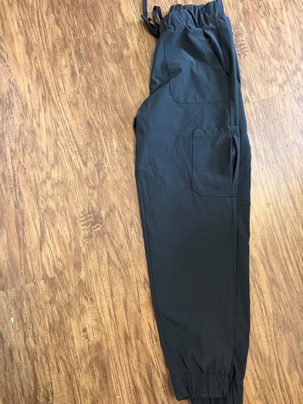 3/$10Women’s Black Drawstring jogger scrubs